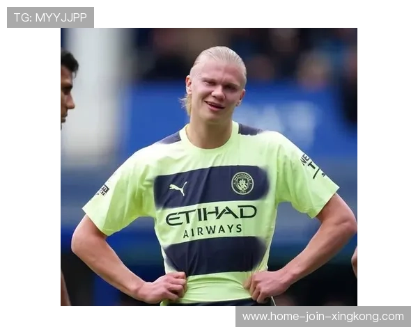 哈兰德门前抢射仅差毫厘，英超赛场再现“铁血杀手”