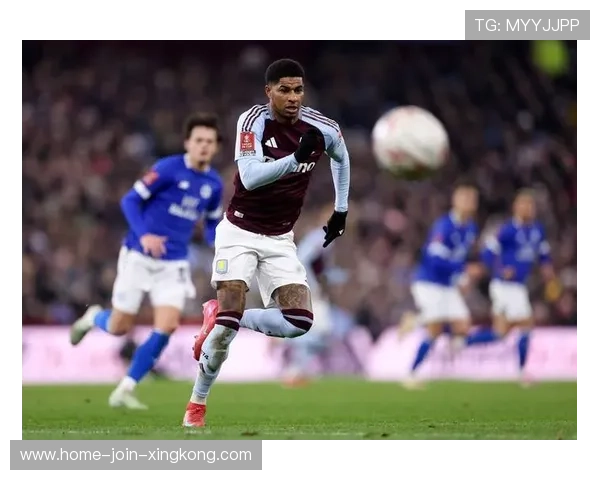 拉什福德门前冲顶补射得手 拉什福德门前冲顶补射得手